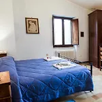 All'ombra Di San Damiano Penzion 4*