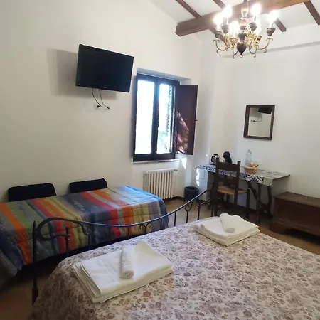 All'ombra Di San Damiano Pensión 3*