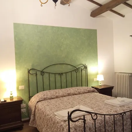 All'ombra Di San Damiano Pensión