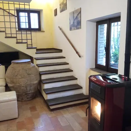 All'ombra Di San Damiano Pensión 3*