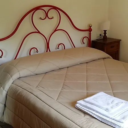 All'ombra Di San Damiano Pensión 3*