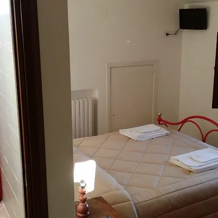 All'ombra Di San Damiano Pensión