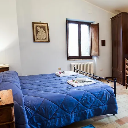 All'ombra Di San Damiano Penzion 3*